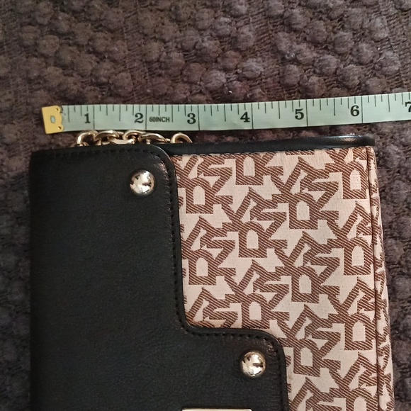 DKNY Vintage signature chain handle 🎒 Bag Authentic - Picture 14 of 14